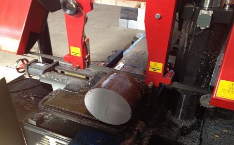 英德卧式带锯床加工时出现明显振荡如何排查？