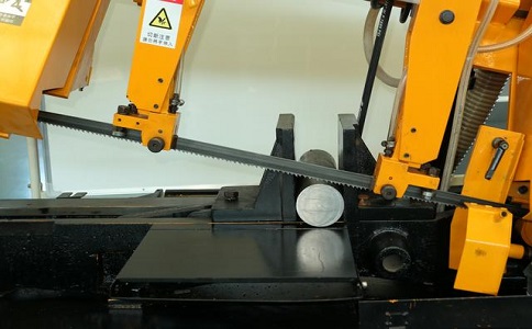 英德数控带锯床自动送料精度会出现偏差吗？