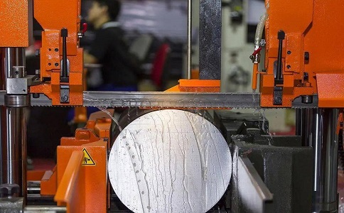 英德立式金属带锯床切削出现跑带故障解决方法！